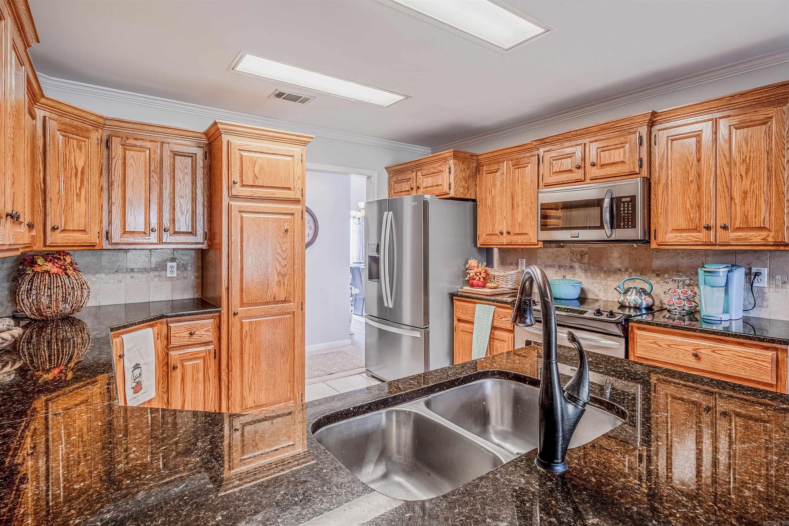 COUNTRY CLUB OF ARK THE - Residential