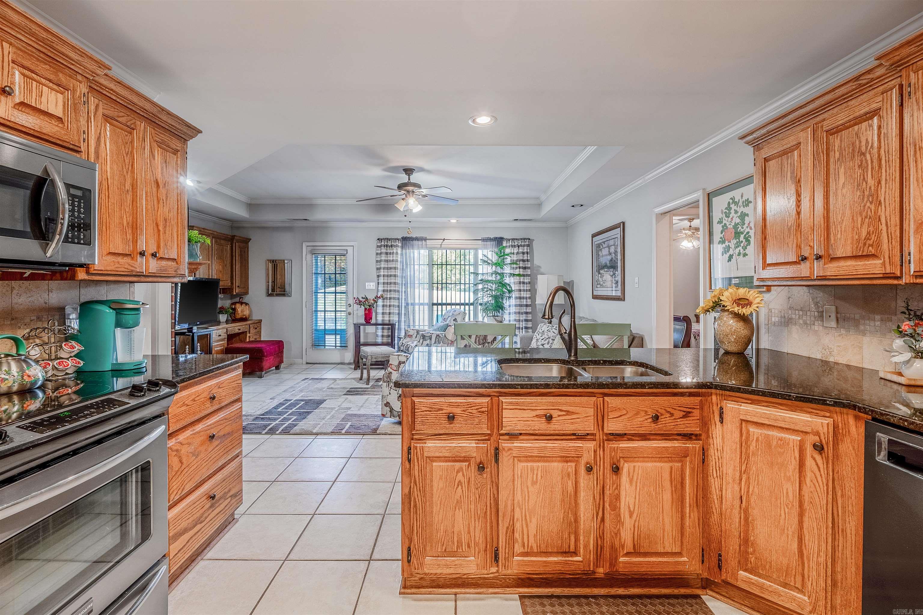 COUNTRY CLUB OF ARK THE - Residential