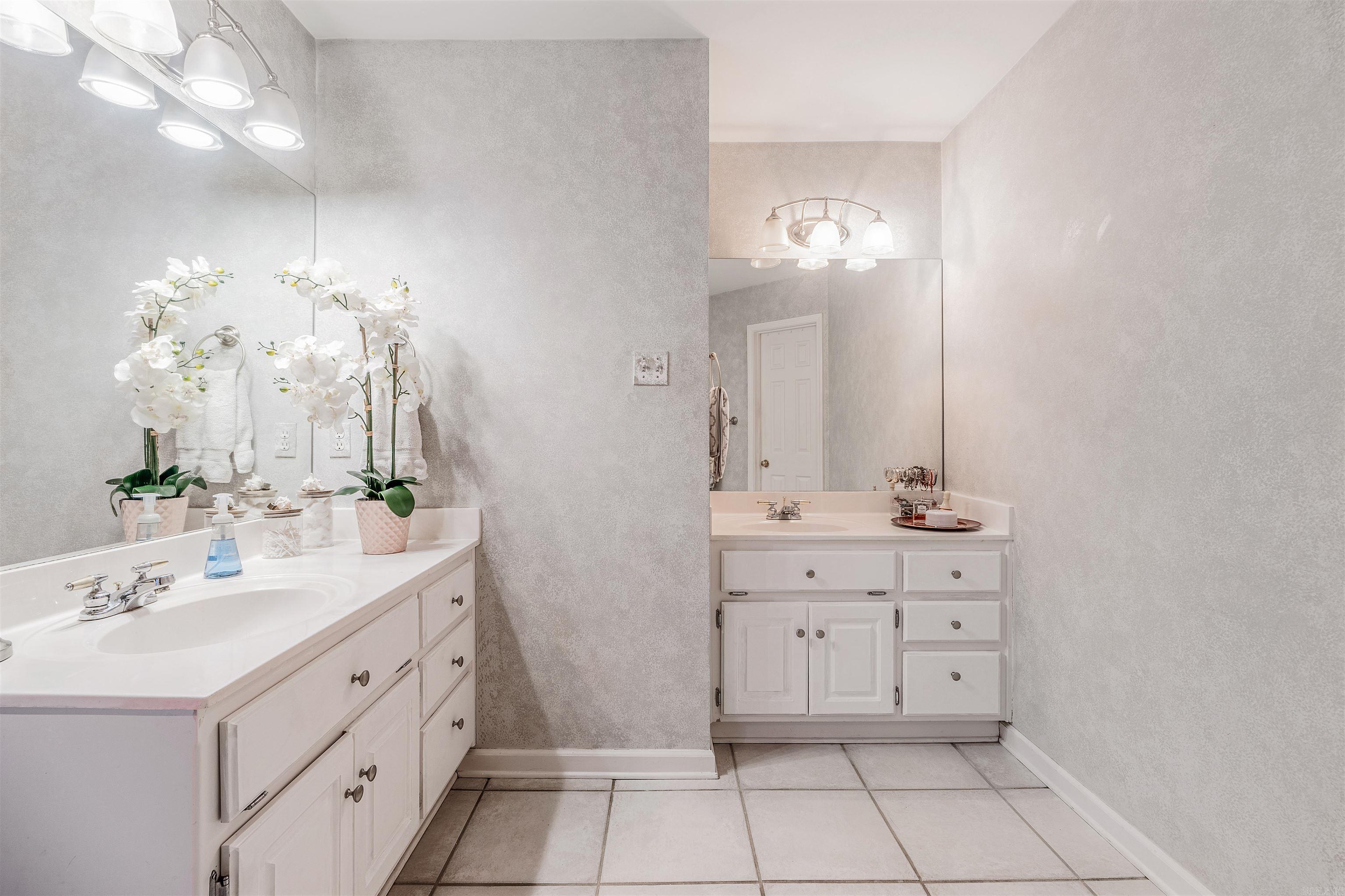 COUNTRY CLUB OF ARK THE - Residential