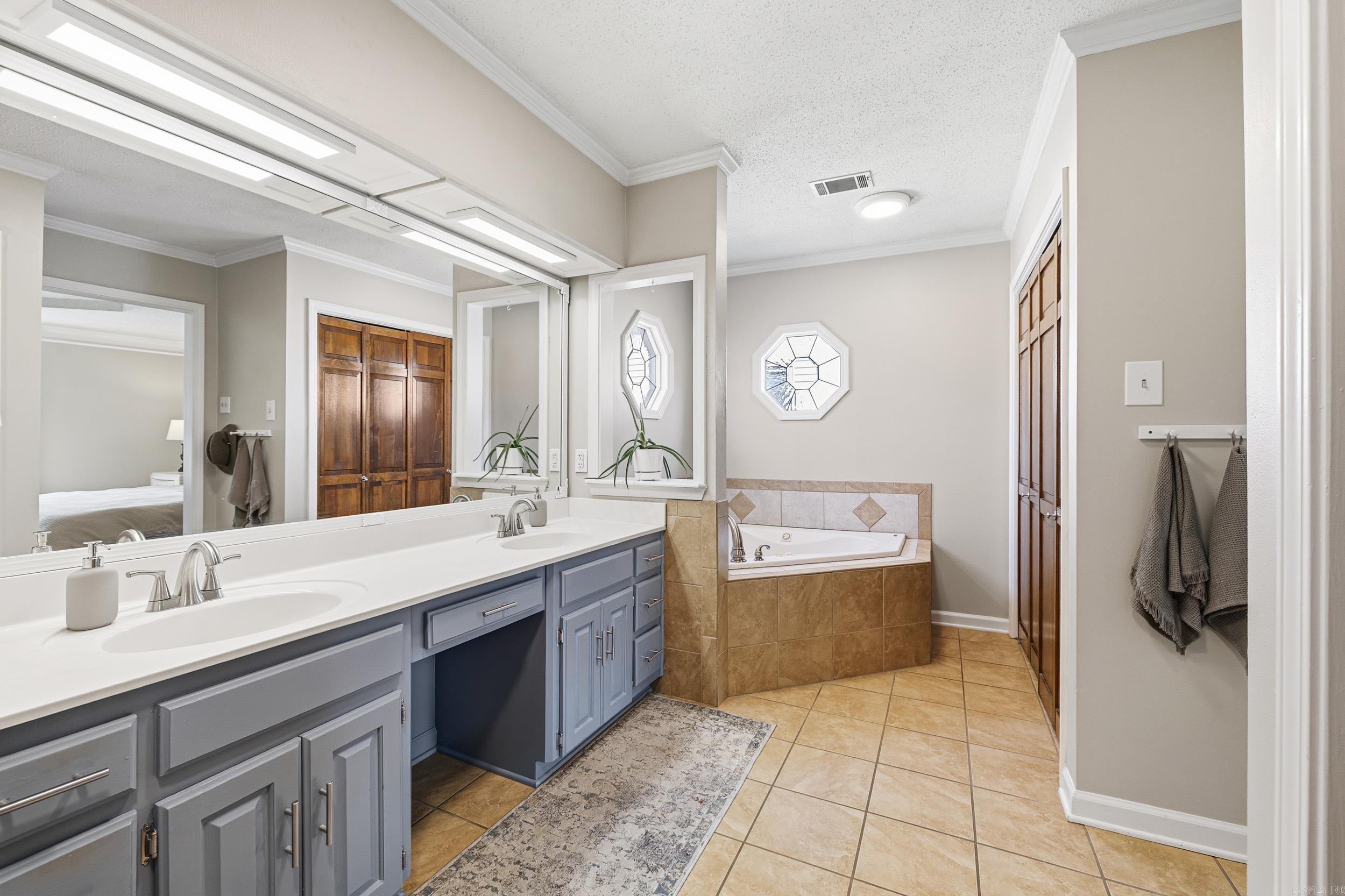 OAKBROOKE - Residential