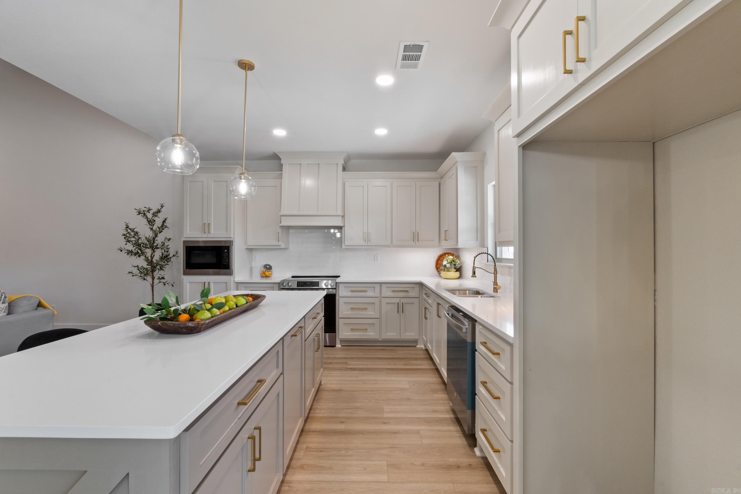 EAST MEADOW - Residential