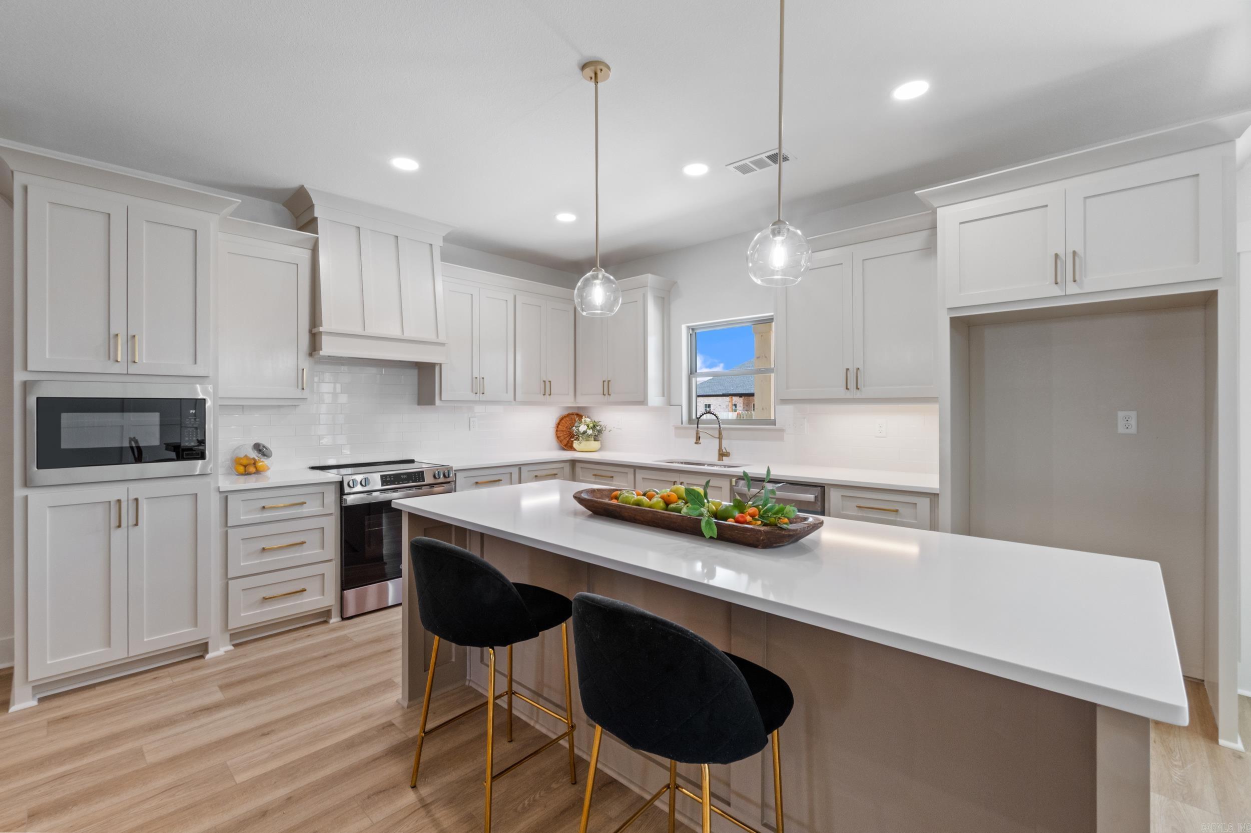 EAST MEADOW - Residential