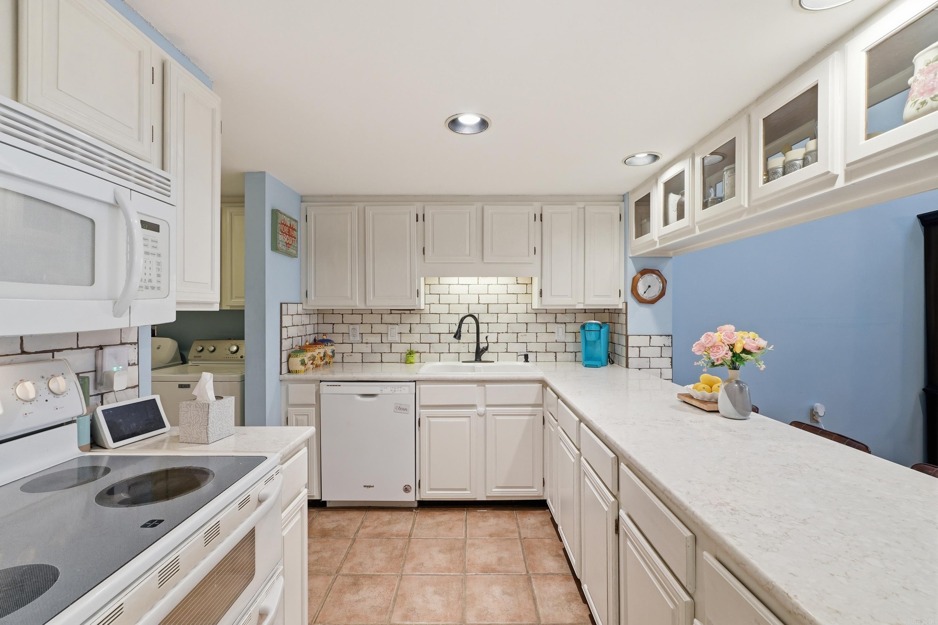 COUNTRY CLUB RIDGE TOWN - Residential