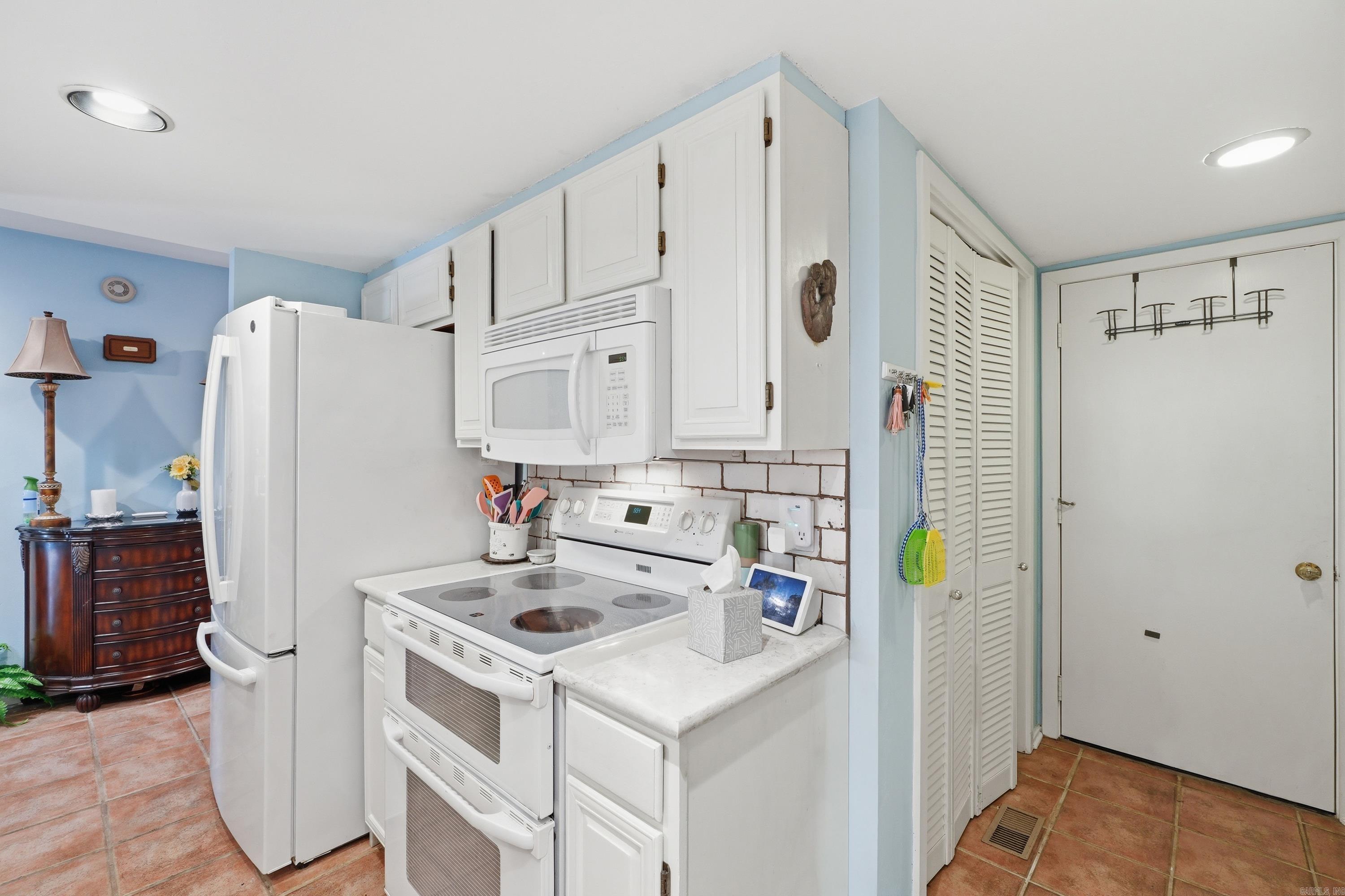 COUNTRY CLUB RIDGE TOWN - Residential