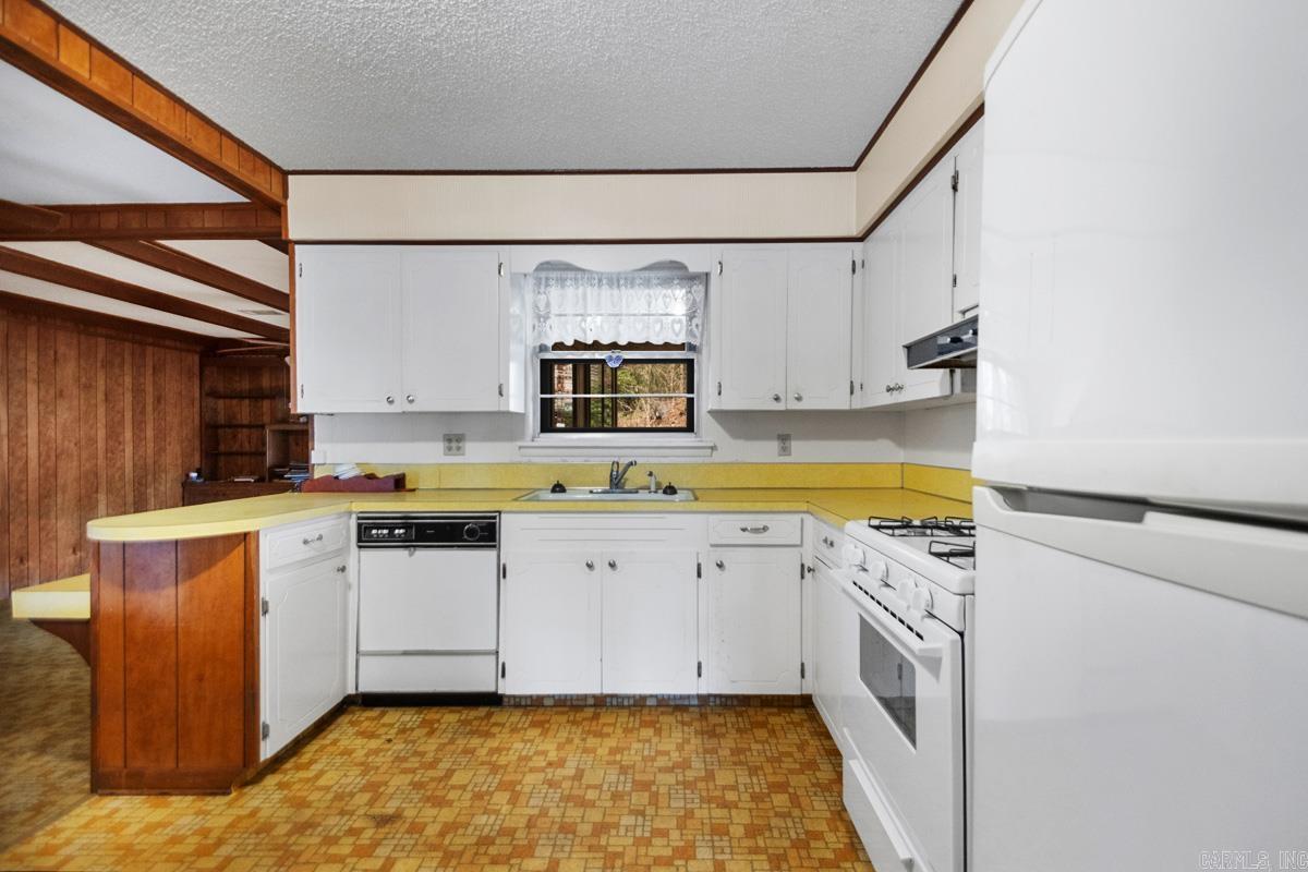 CLINTON ACRES - Residential