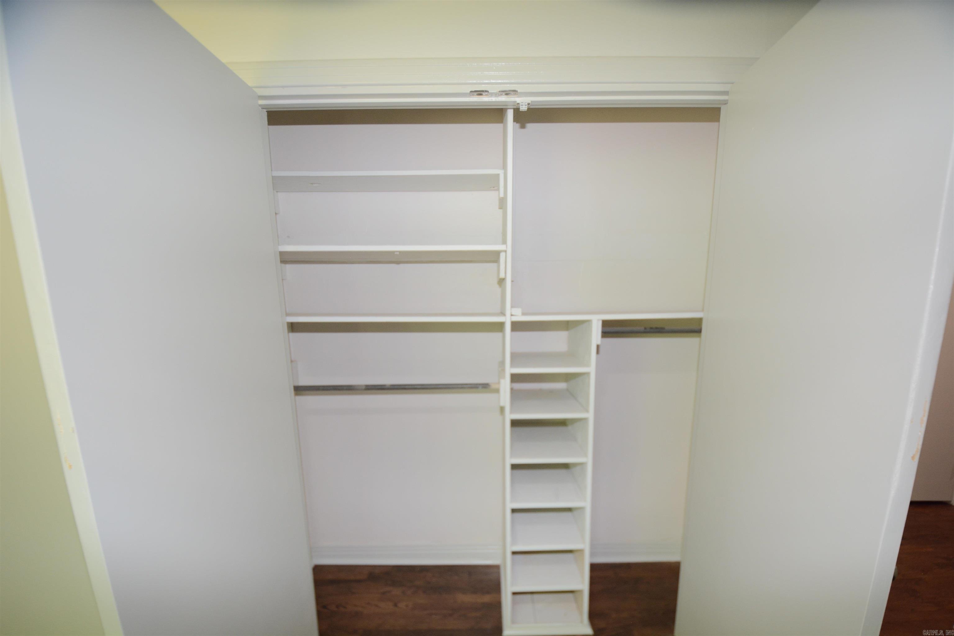 EDDY & LONGINOTTI - Residential