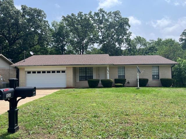 This 3 Bedroom 2 Bath home located in the Lakeside School District is close to Shopping, Dining, Oaklawn and all the amenities hot Springs has to offer. This home features an open floor plan with a separate dining room and a peninsula for casual dining. The family room has a wood burning fireplace and access to the large deck and fenced yard. The main bedroom has a private bath and the other bedrooms share the large hall bath. The quiet neighborhood is just off Golf Links Road. Call to see this one today!