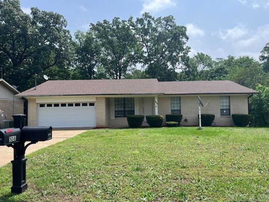 This 3 Bedroom 2 Bath home located in the Lakeside School District is close to Shopping, Dining, Oaklawn and all the amenities hot Springs has to offer.  This home features an open floor plan with a separate dining room and a peninsula for casual dining.  The family room has a wood burning fireplace and access to the large deck and fenced yard.  The main bedroom has a private bath and the other bedrooms share the large hall bath.  The quiet neighborhood is just off Golf Links Road.  Call to see this one today!