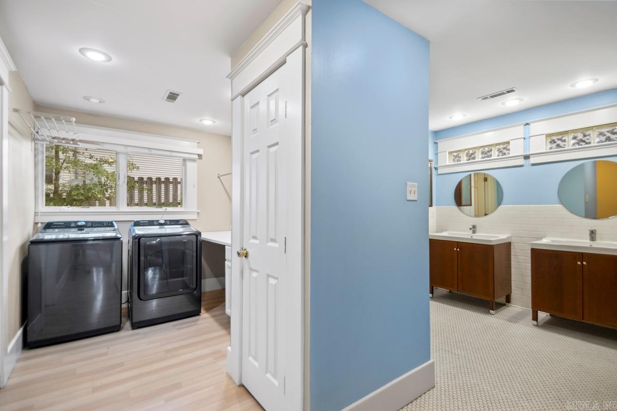 HILLCREST - Residential