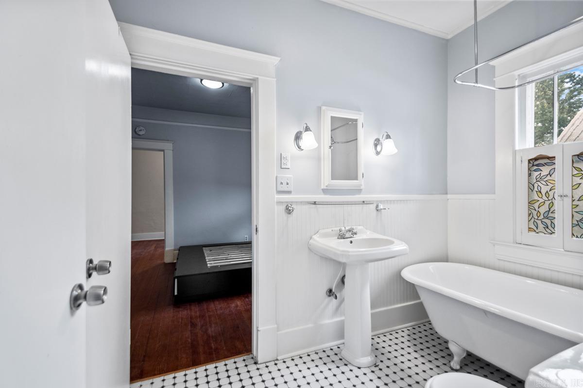 HILLCREST - Residential