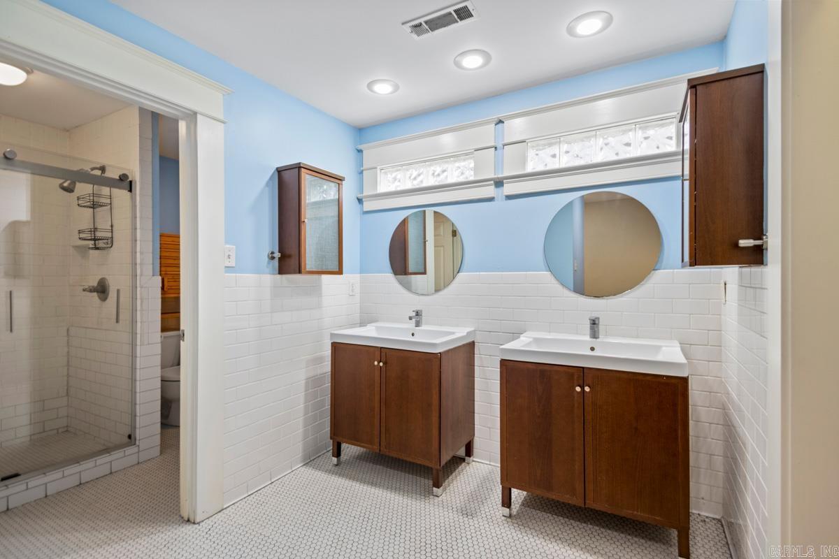 HILLCREST - Residential