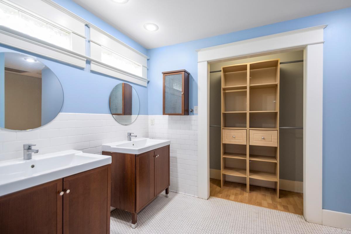 HILLCREST - Residential