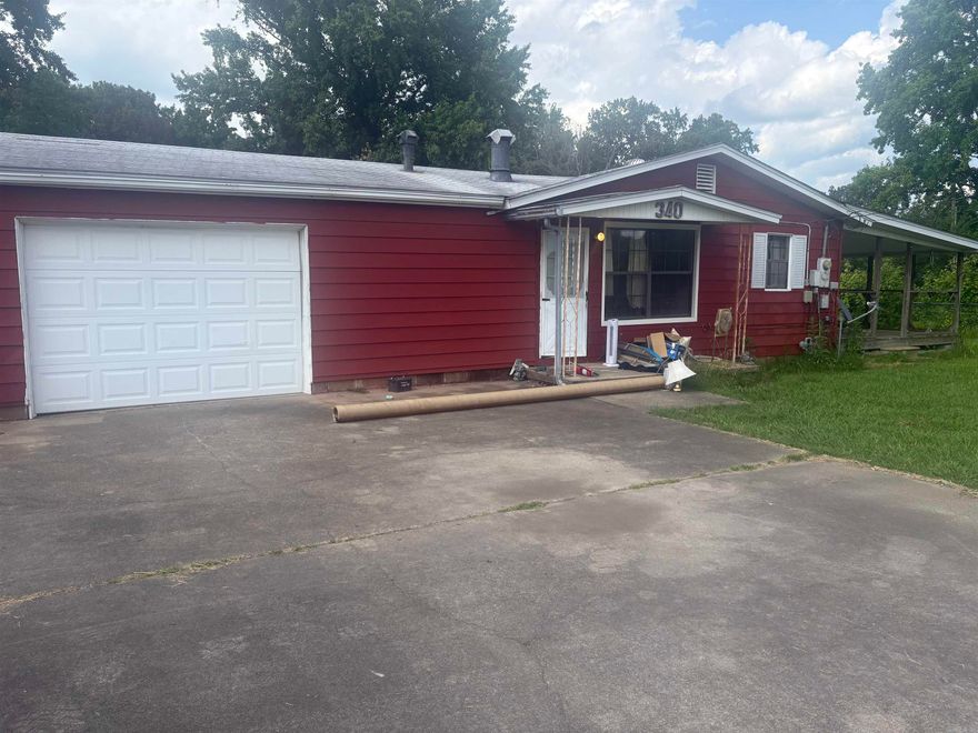 FIXER UPPER 3 BED 2 BATH