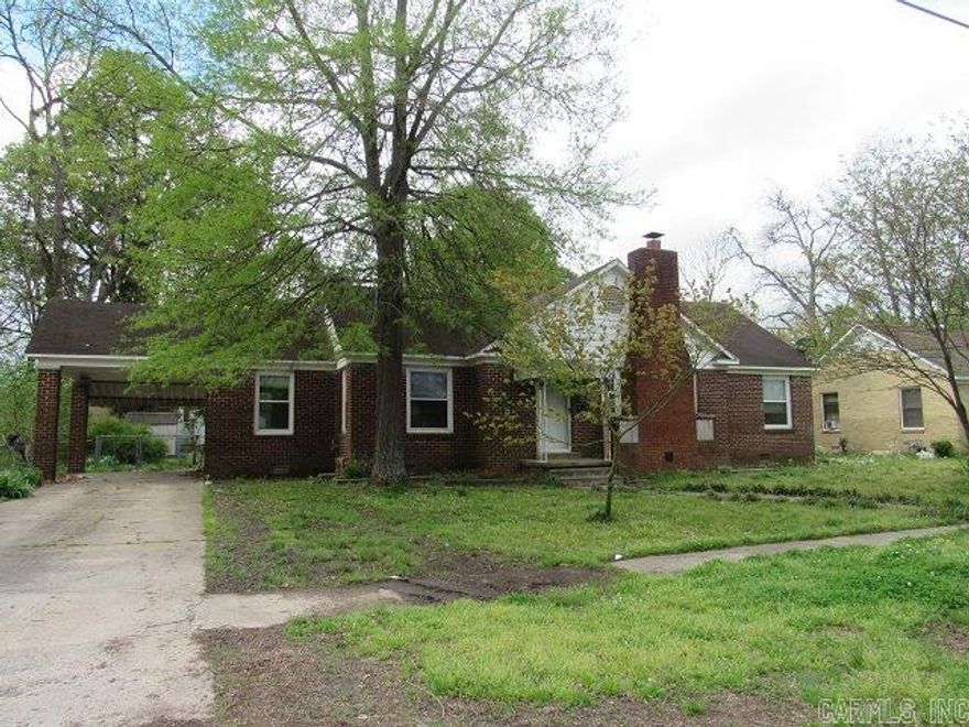 LONOKE- SOLD AS IS-This 3 Bed rm, 1 Bath home offers a  Great rm W/Fp,Eat in Kitchen, lot's of Cabinets, Bonus rm,Fully fence, and 1 Car Carport this house is just blocks from down town, Close to Freeway,  This house will make a good first time buyer home and you will need a Approval Letter, Earnest Money. Submit all offres to RES.NETPropertyOffer