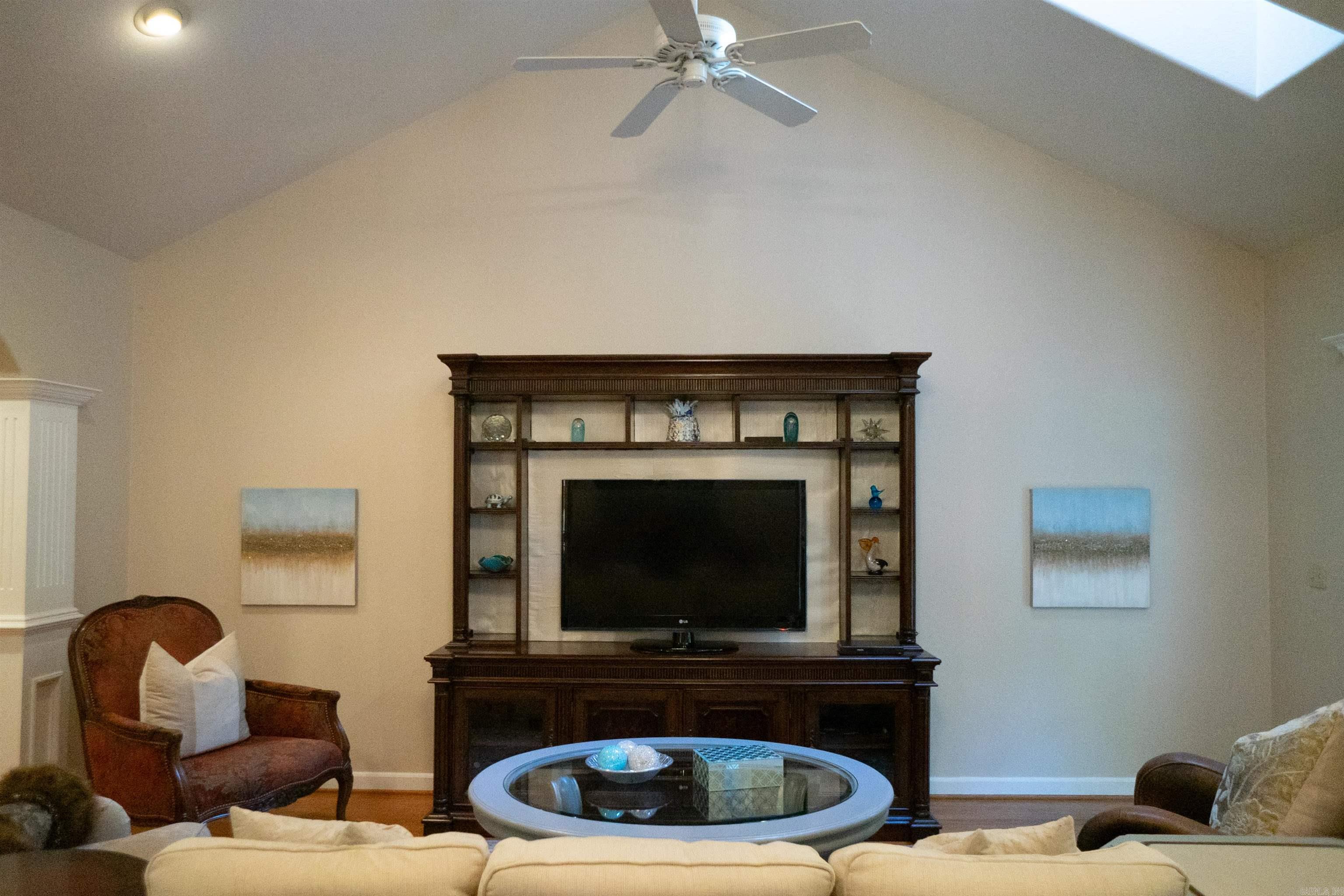 COUNTRY CLUB ESTATES - Residential