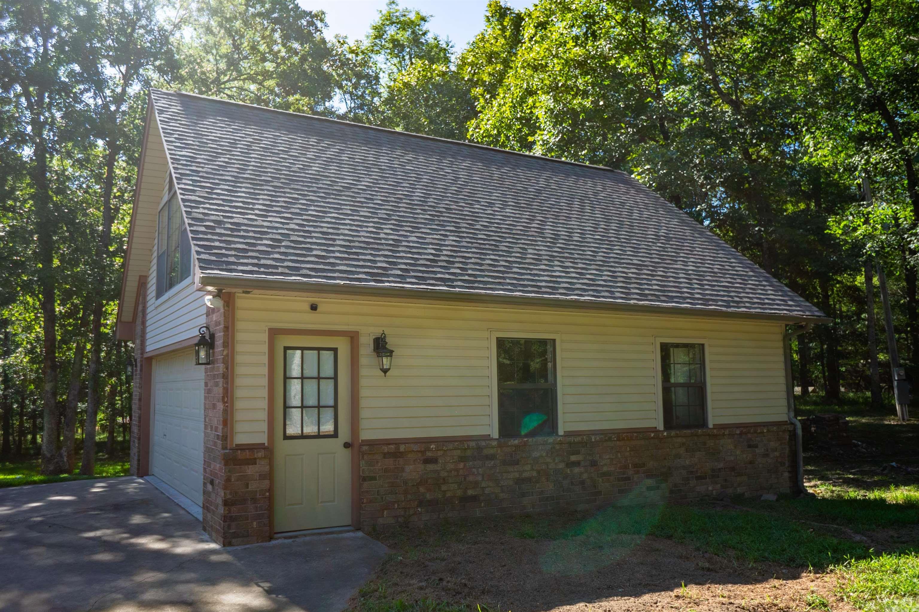 COUNTRY CLUB ESTATES - Residential