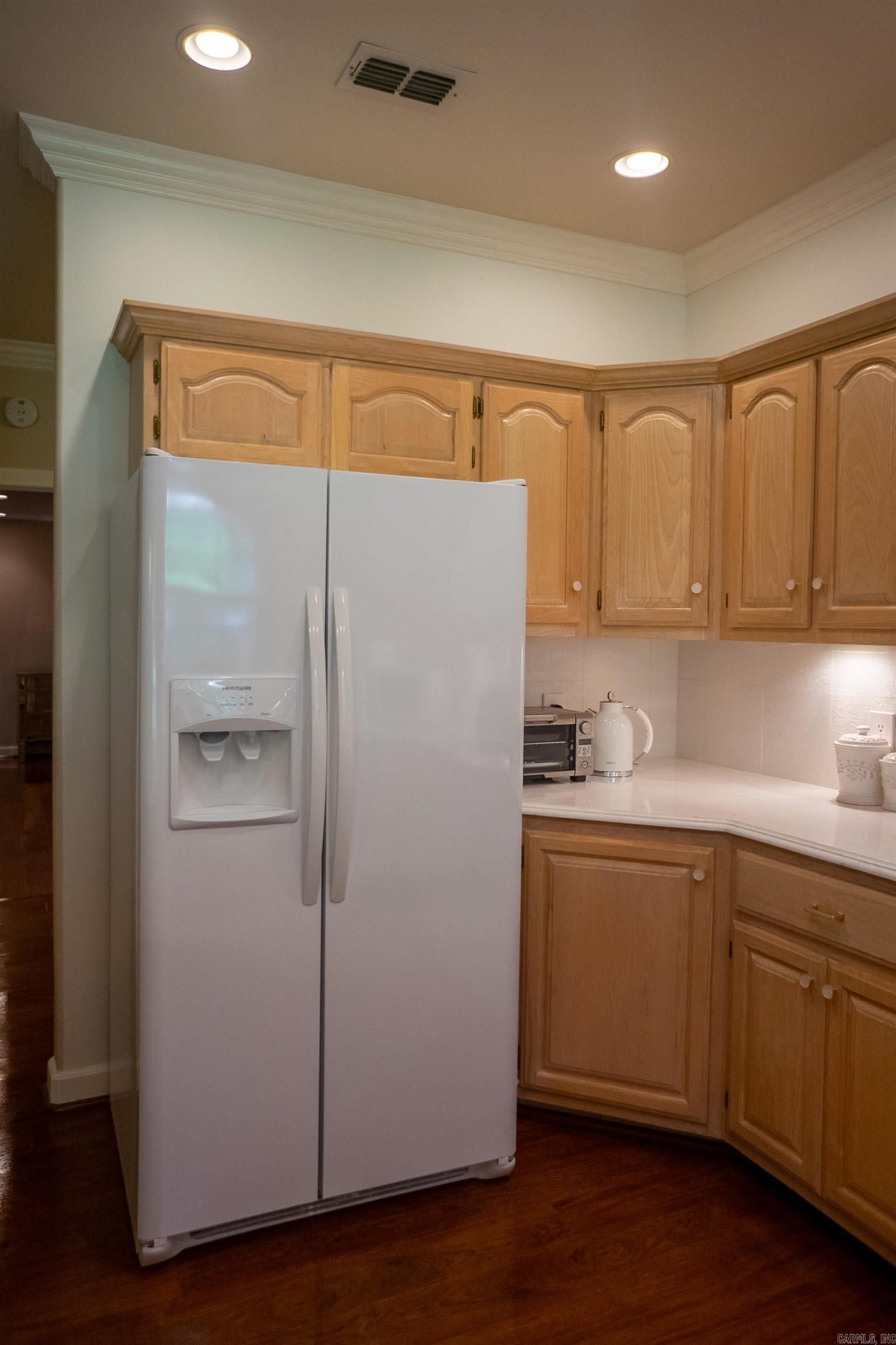 COUNTRY CLUB ESTATES - Residential