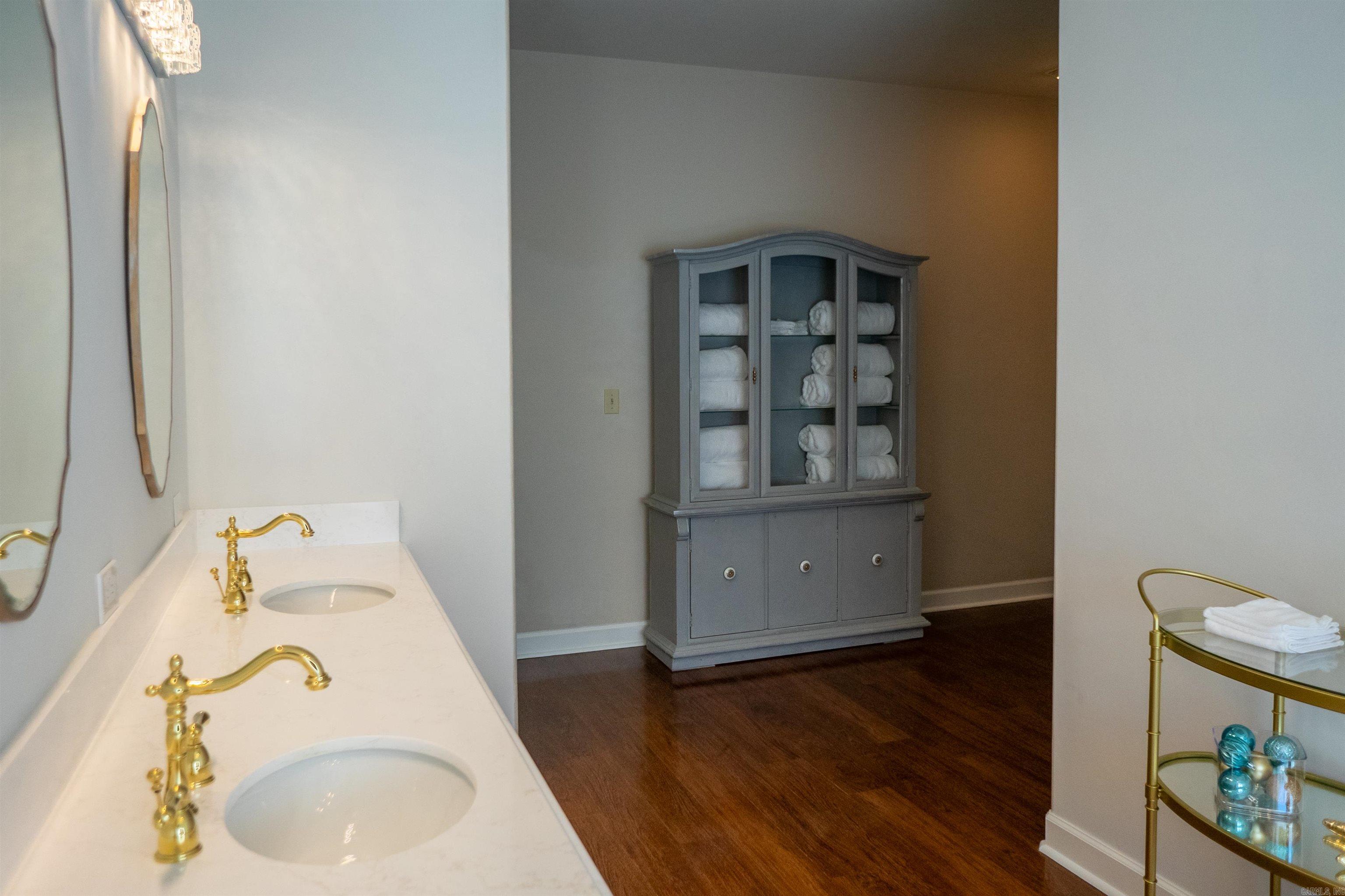 COUNTRY CLUB ESTATES - Residential