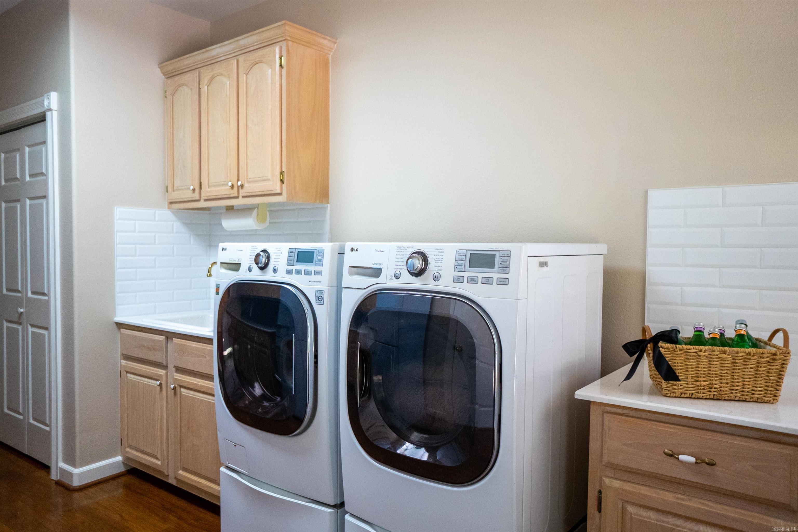 COUNTRY CLUB ESTATES - Residential