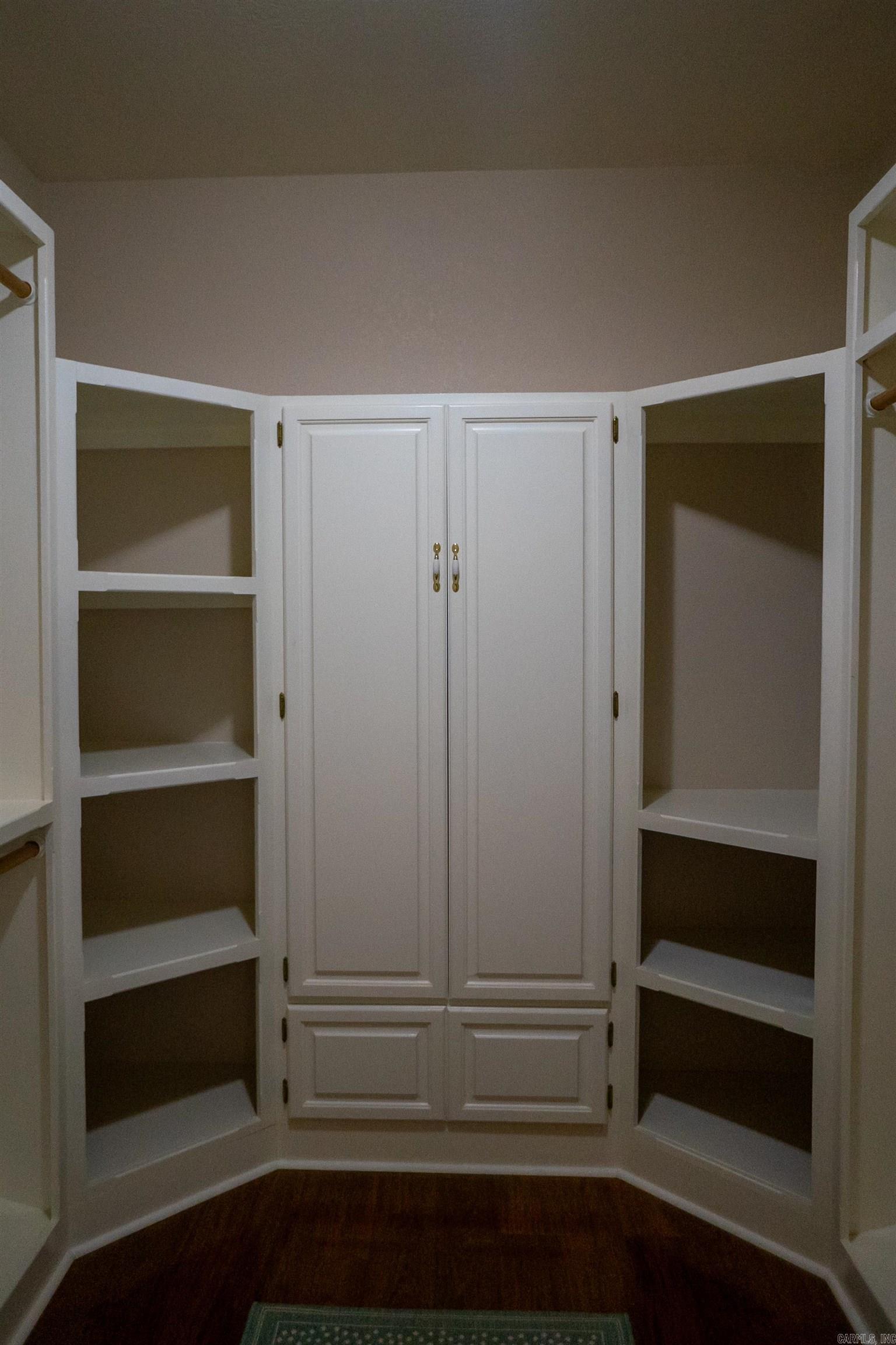 COUNTRY CLUB ESTATES - Residential