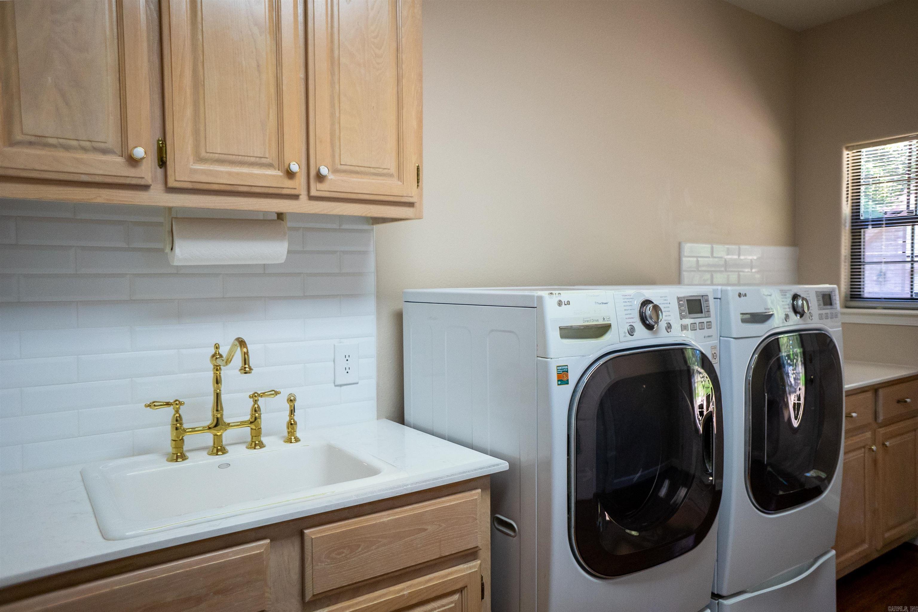 COUNTRY CLUB ESTATES - Residential