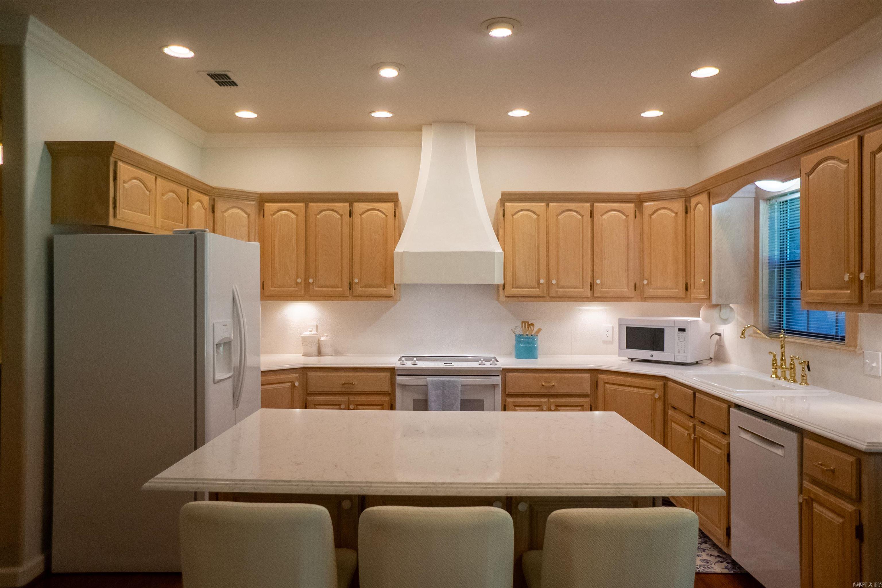 COUNTRY CLUB ESTATES - Residential