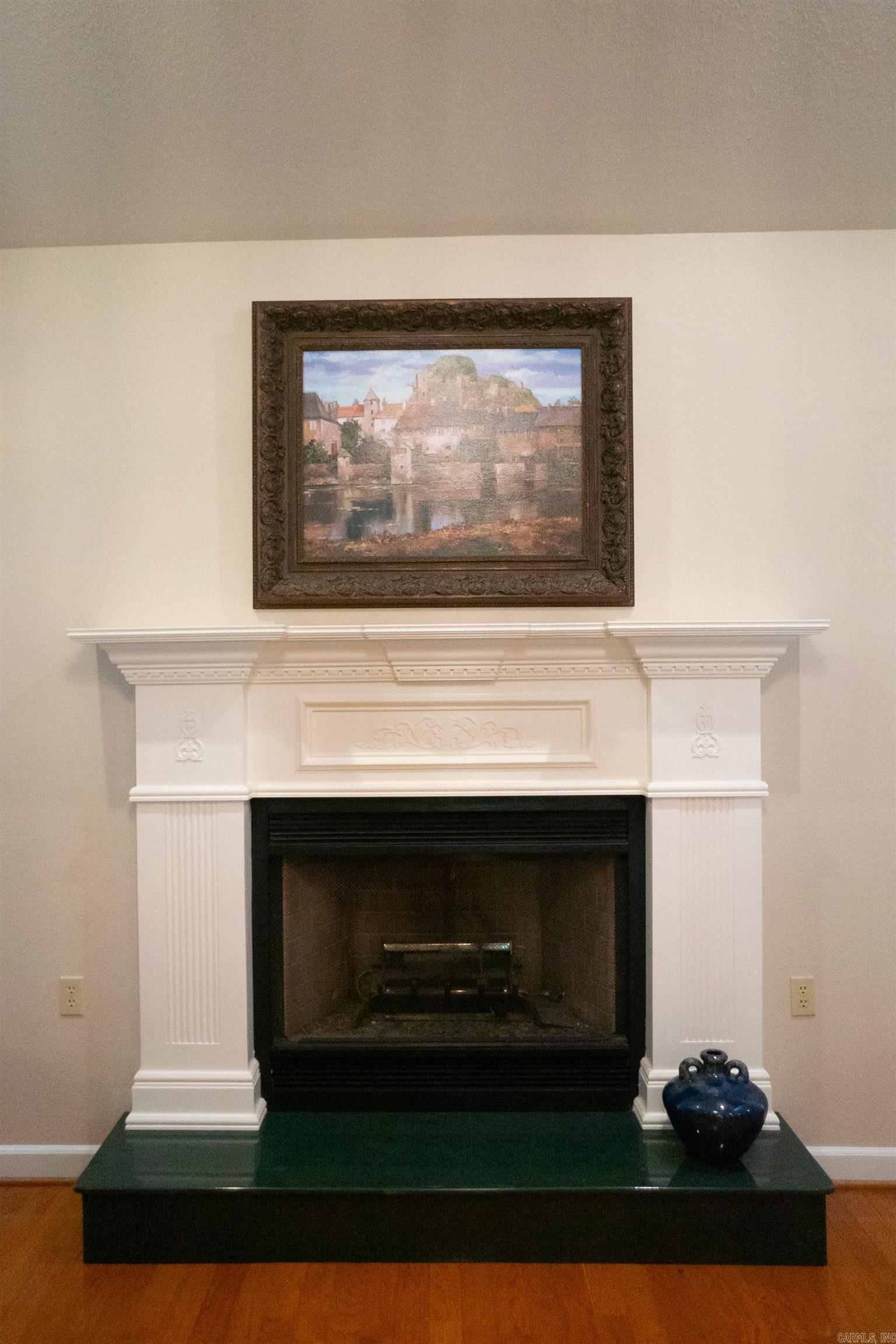 COUNTRY CLUB ESTATES - Residential