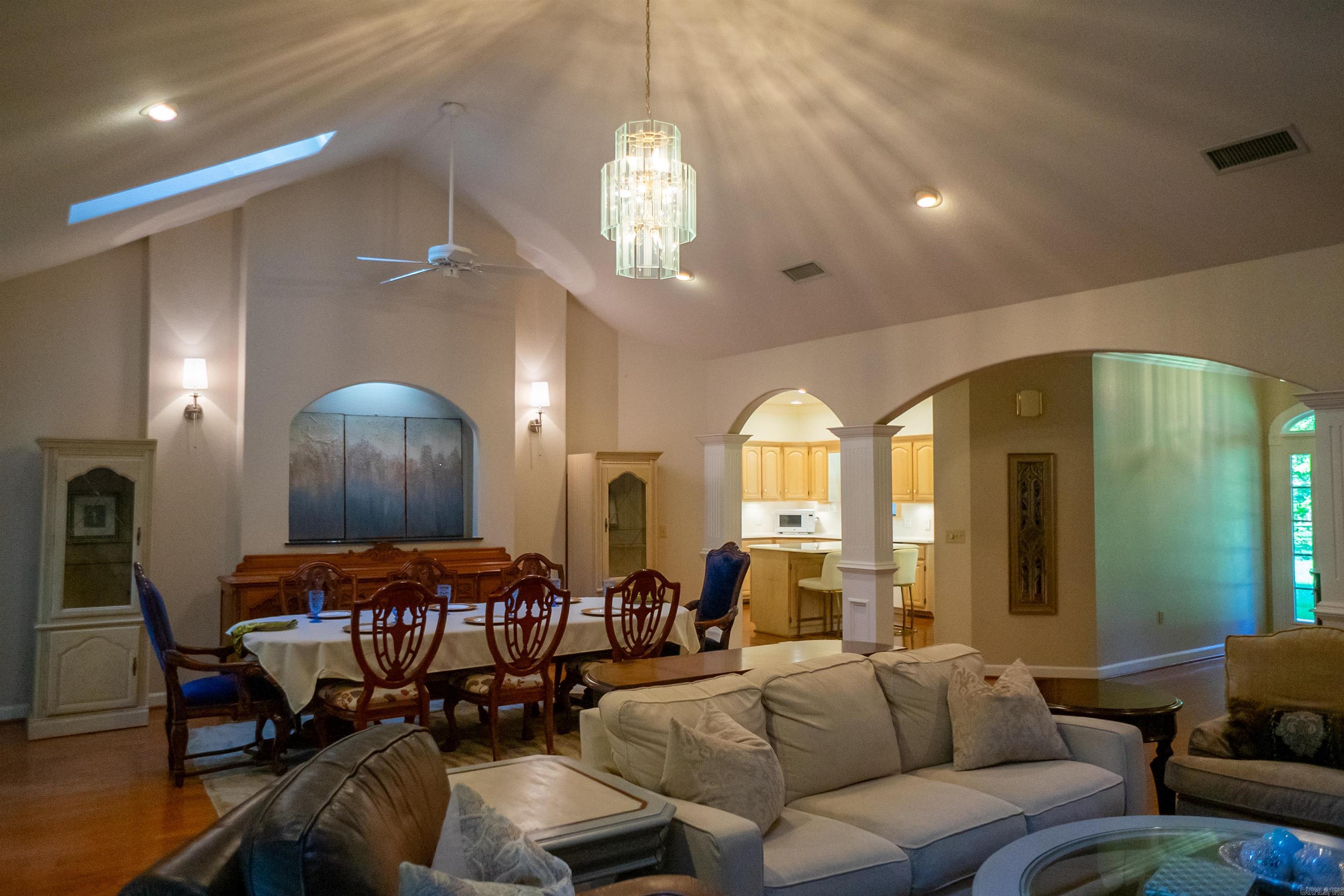 COUNTRY CLUB ESTATES - Residential