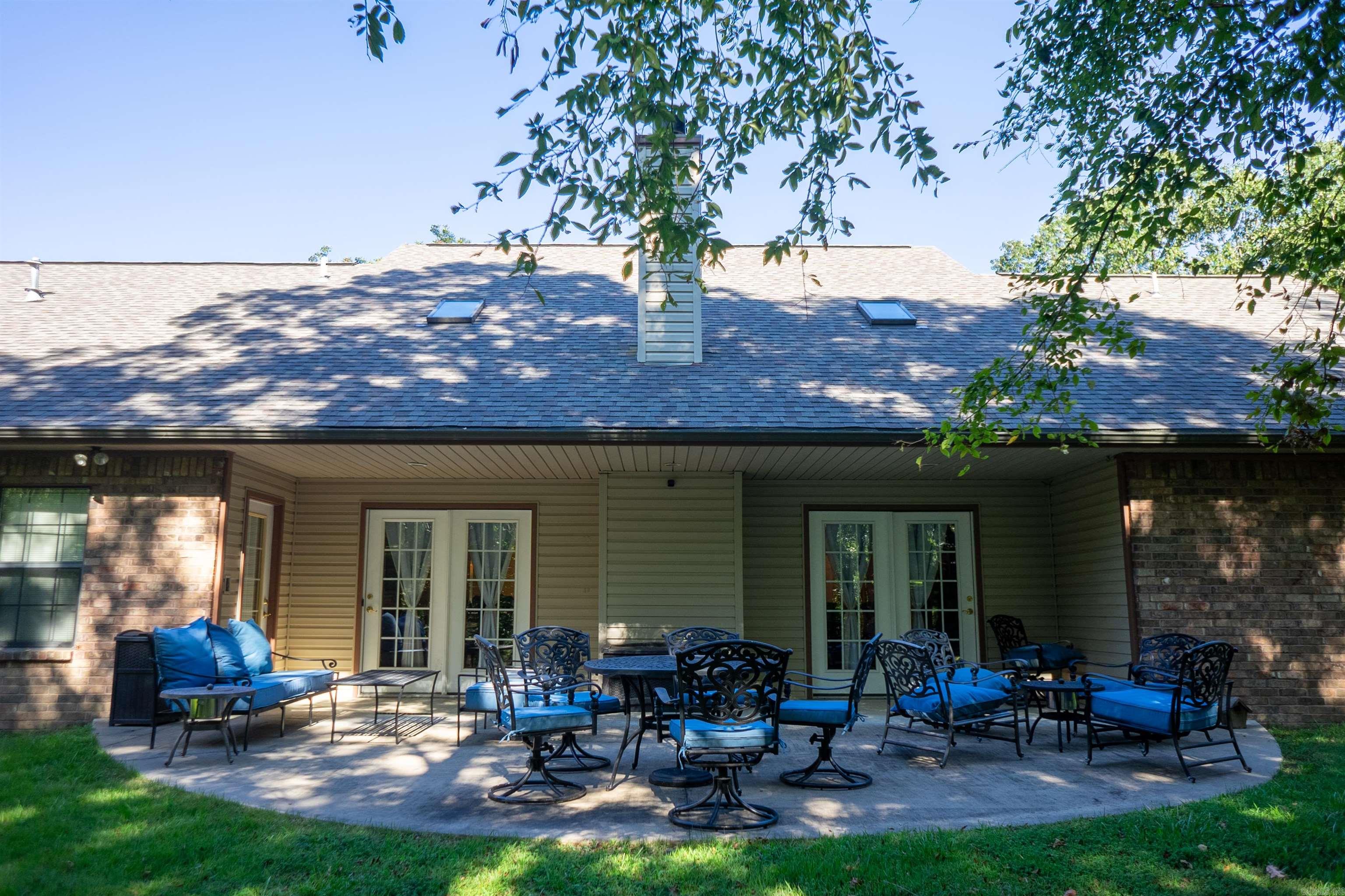 COUNTRY CLUB ESTATES - Residential