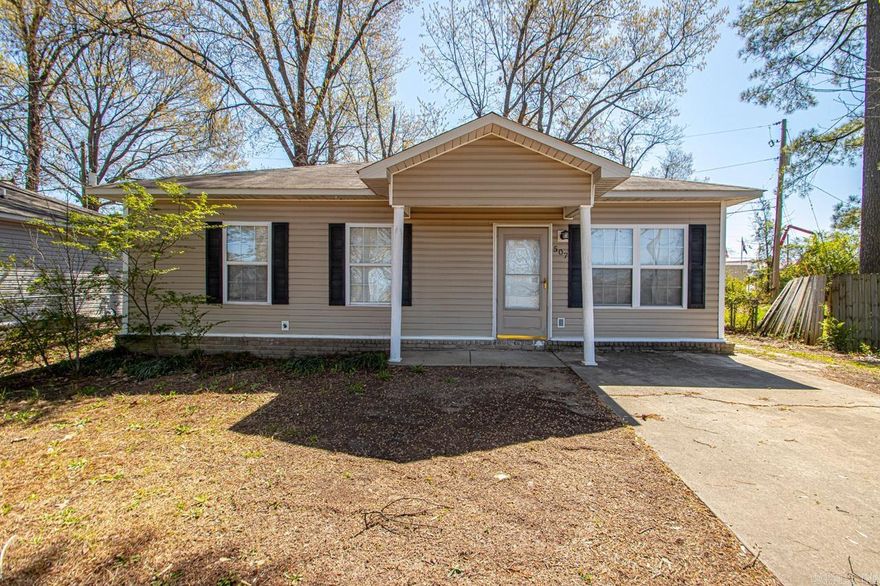 Move In ready!! 3 bed 2 bath in CABOT SCHOOL DISTRICT!!  Located in heart of Cabot, This house has been freshly painted throughout! This house can serve as a great home for you, or even INVESTMENT PROPERTY with lots of potential for a great rental! Turnkey!! Don't miss out! It won't last long! Schedule your showing today.