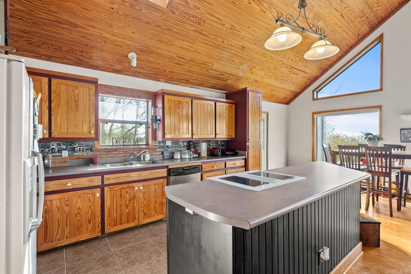 EAGLES NEST - Residential