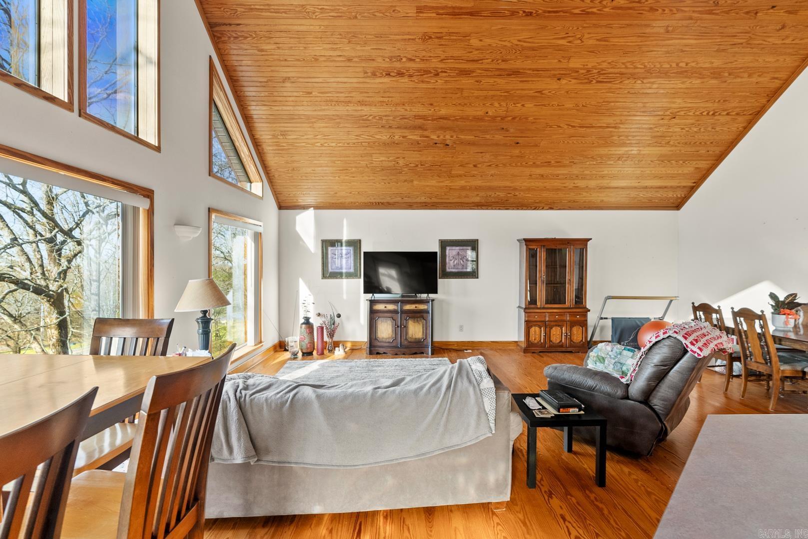 EAGLES NEST - Residential