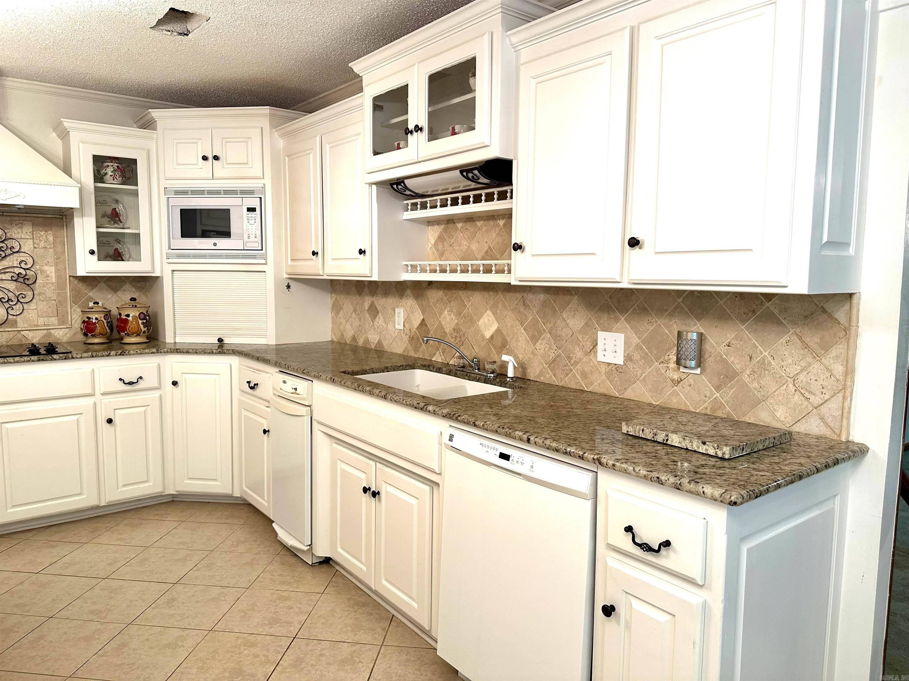 ROYAL OAKS - Residential