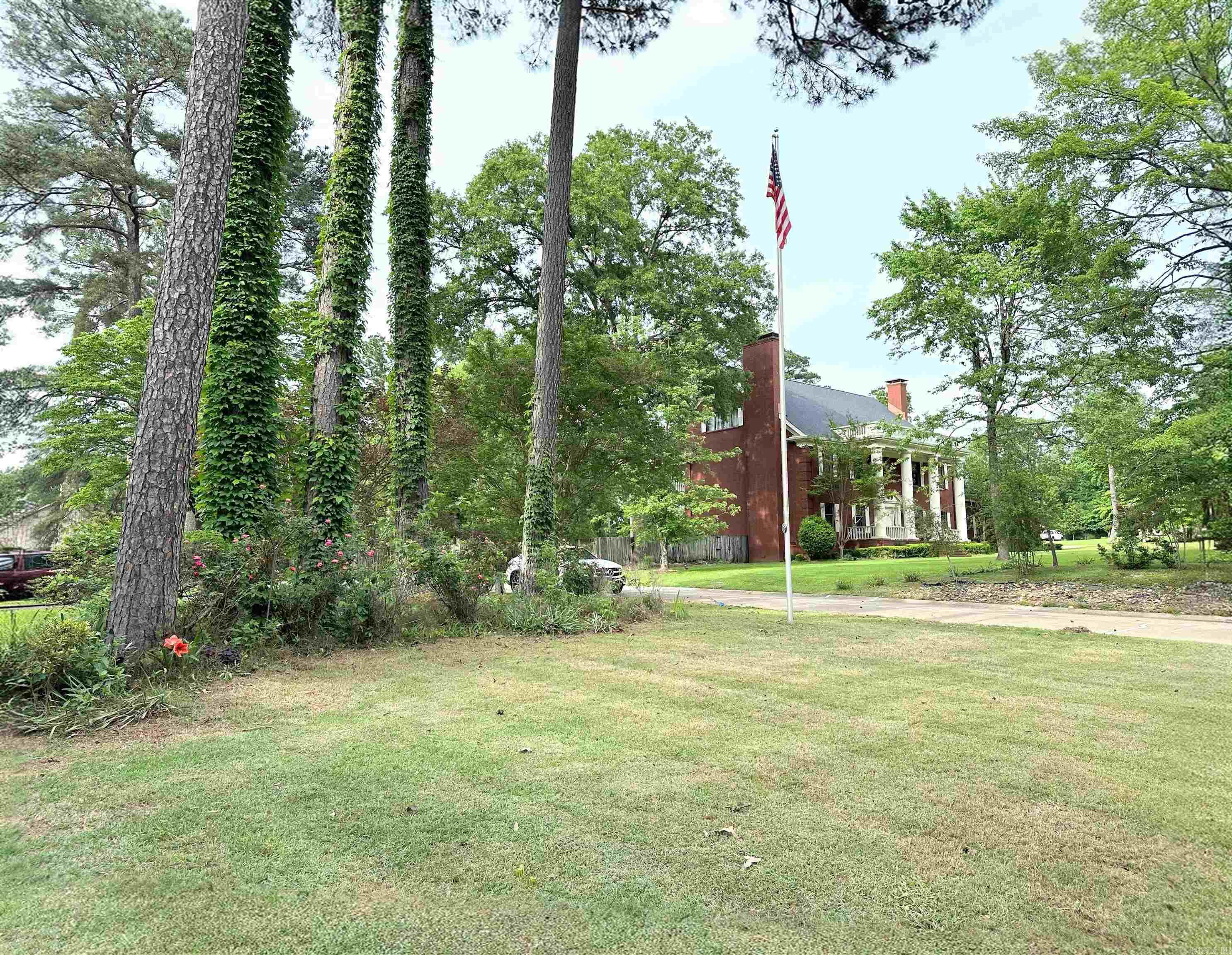 ROYAL OAKS - Residential