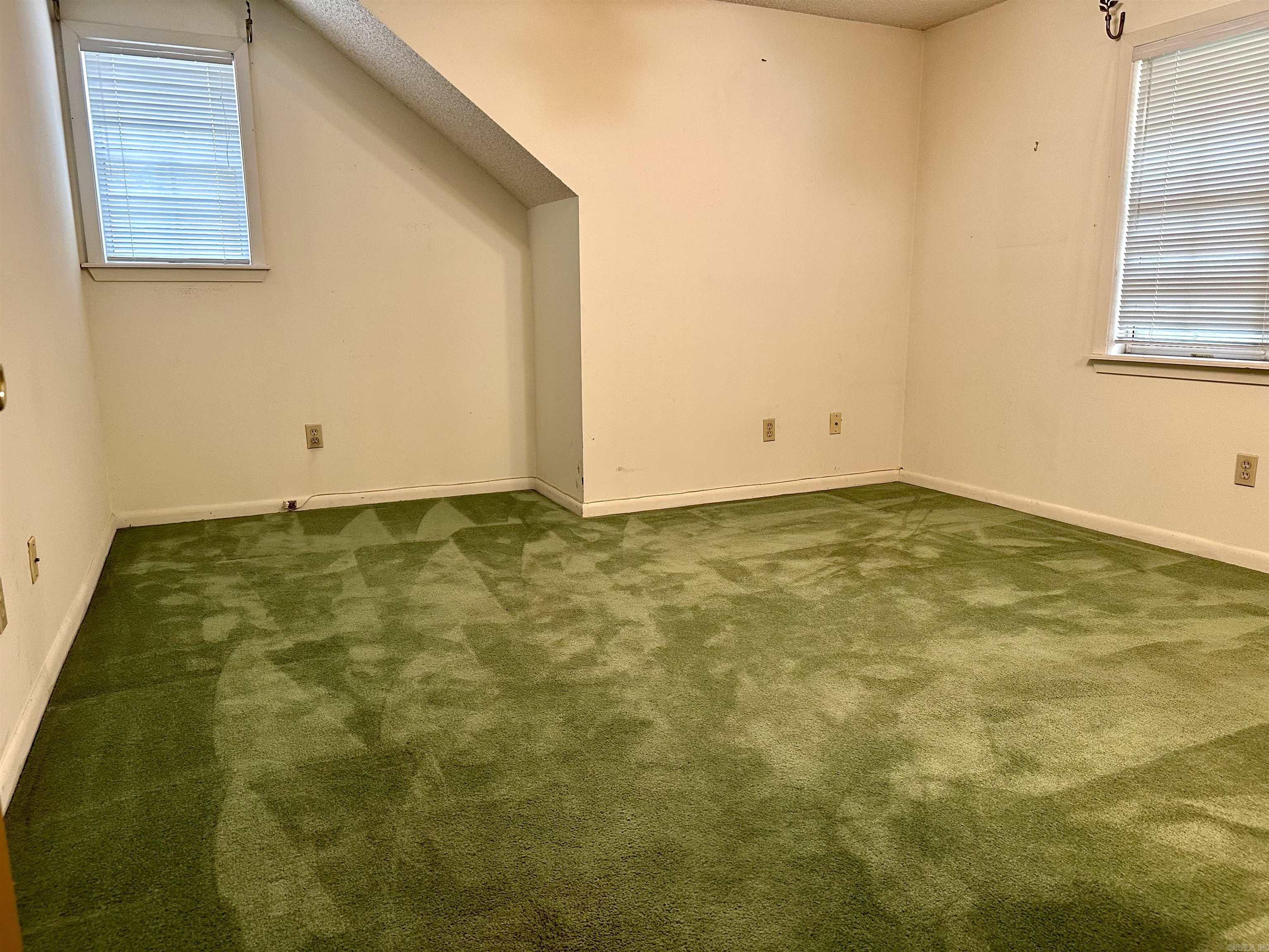 ROYAL OAKS - Residential
