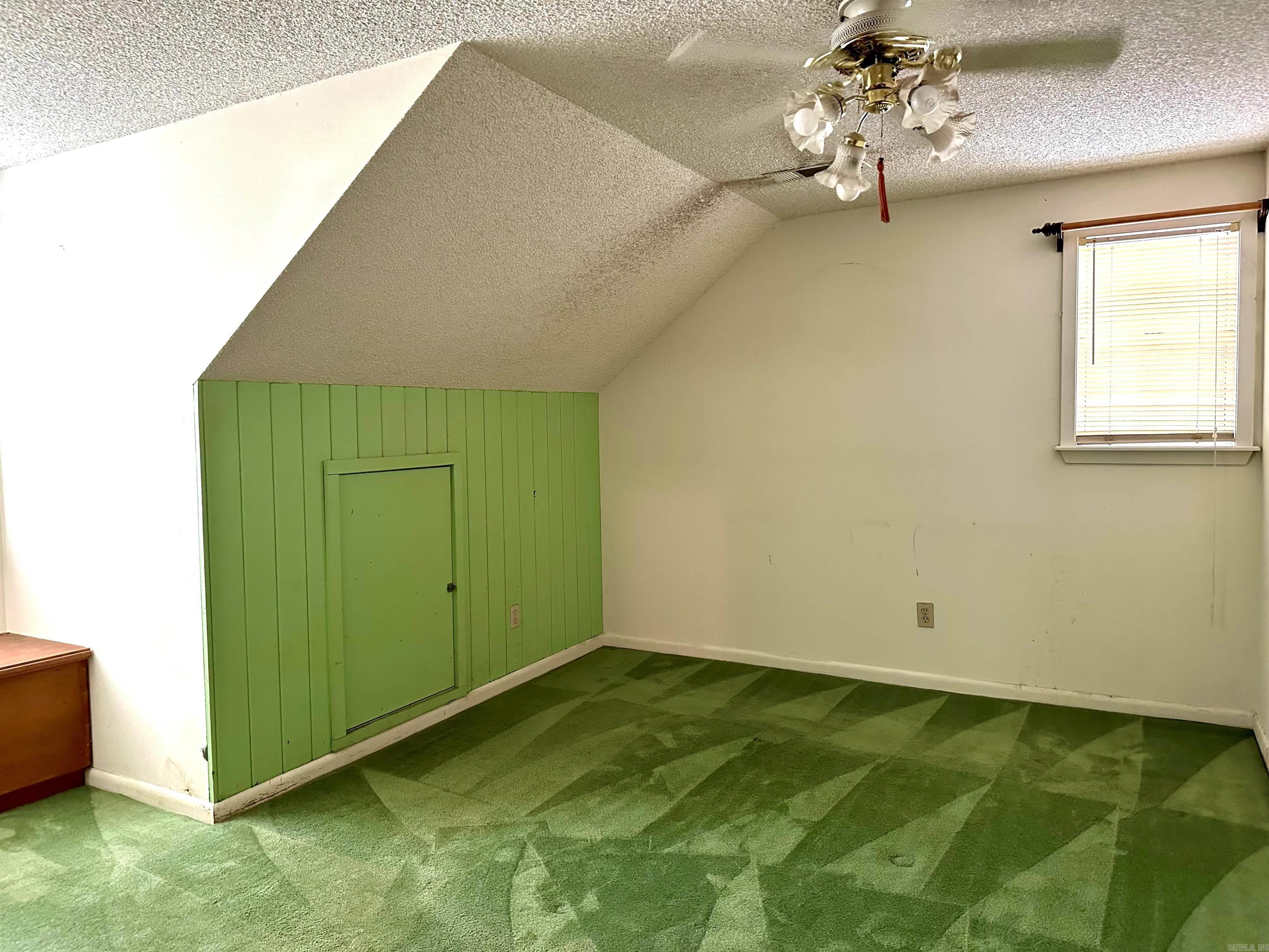 ROYAL OAKS - Residential