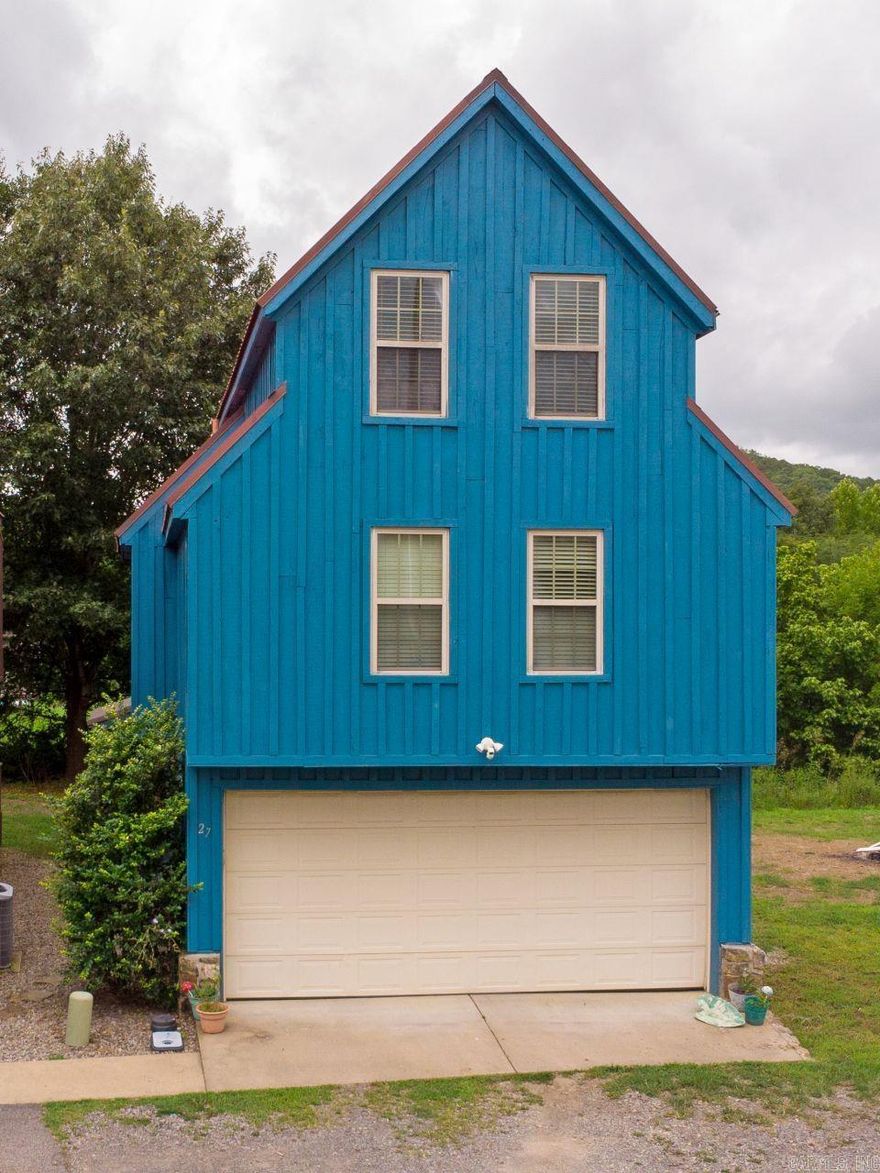 Furnished home with hardwood floors and efficiency unit. The back deck has a great view of Sugarloaf Mountain and is within walking distance to one of the most popular trout fishing rivers in AR.