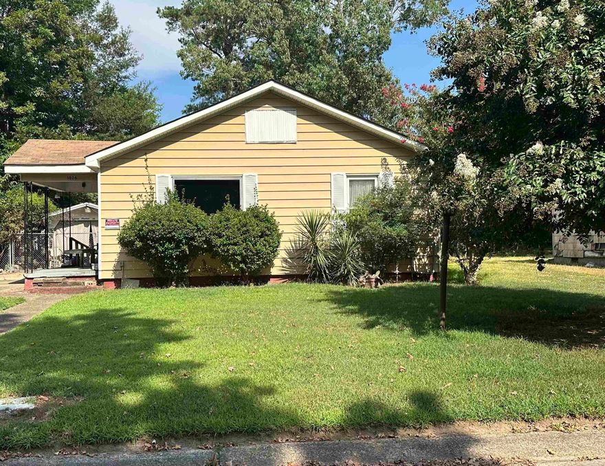 This adorable home is full of potential! Featuring 2 cozy bedrooms and 2 full bathrooms, it’s perfect for first-time buyers, downsizers, or investors. The property also includes a bonus efficiency home that can serve as a rental unit or guest space, offering extra income opportunities. It has great bones and plenty of charm to make it your own. Don’t miss this affordable opportunity with built-in income potential!