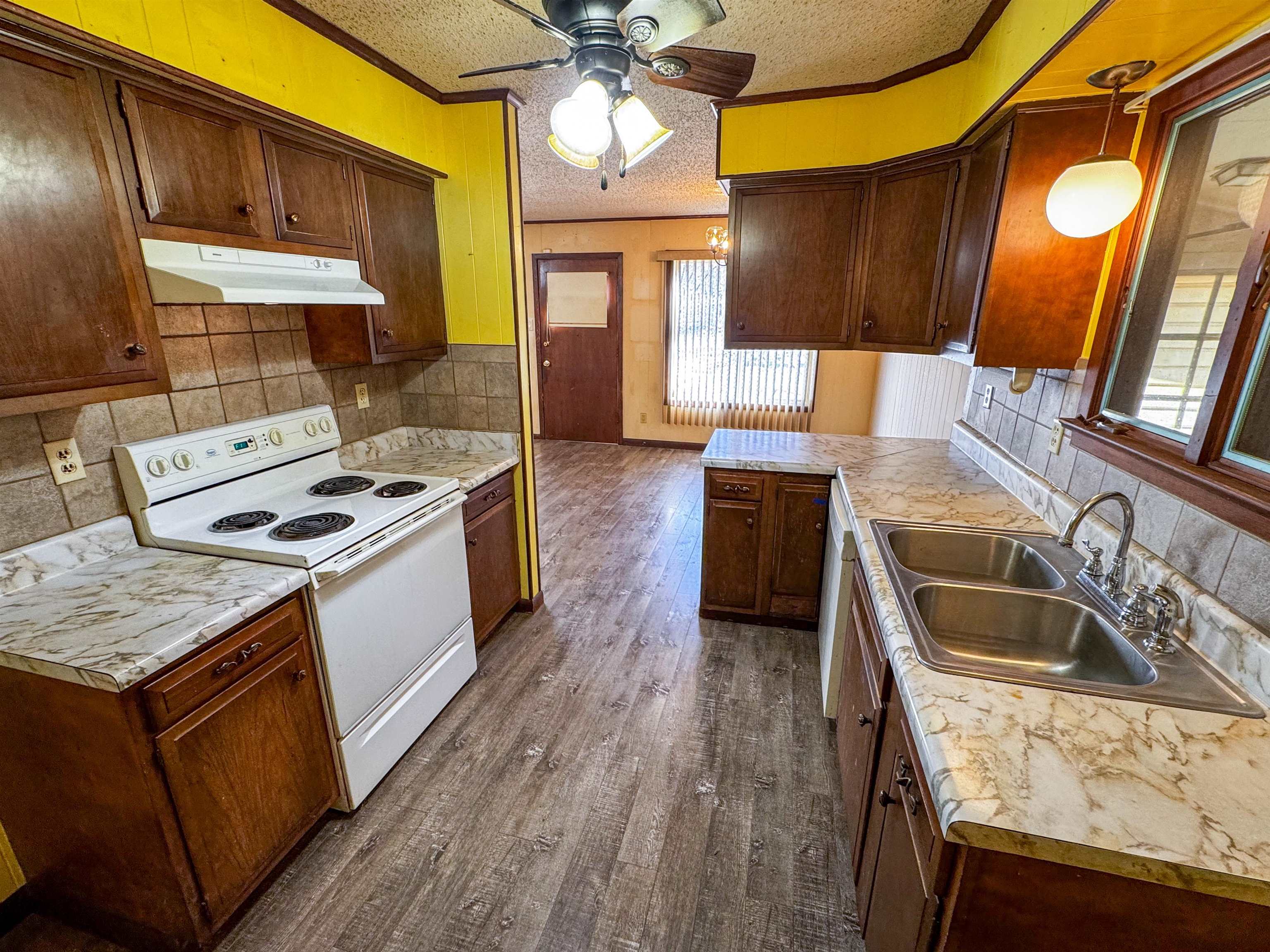 LAKE FORREST ADDN - Residential