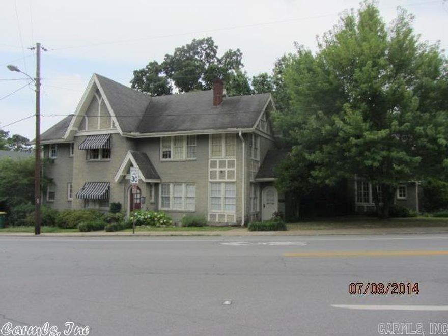 2 Bedroom, 1 bathroom condo centrally located between Hillcrest proper and Stiff Station