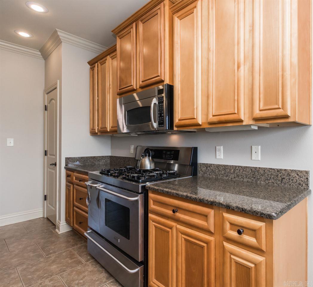 COUNTRY CLUB OF ARK THE - Residential Lease