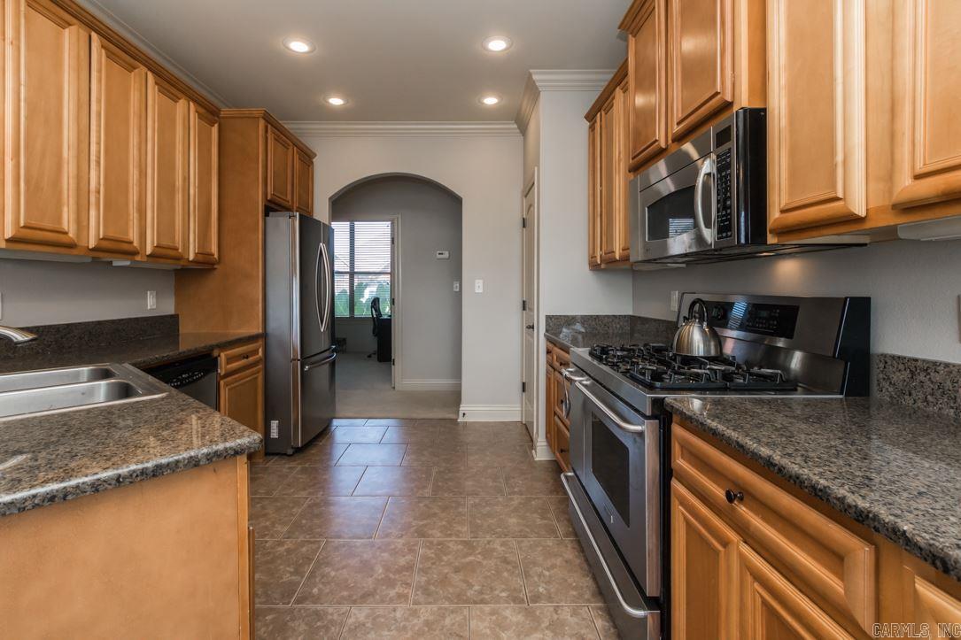 COUNTRY CLUB OF ARK THE - Residential Lease