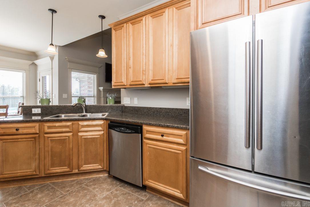 COUNTRY CLUB OF ARK THE - Residential Lease