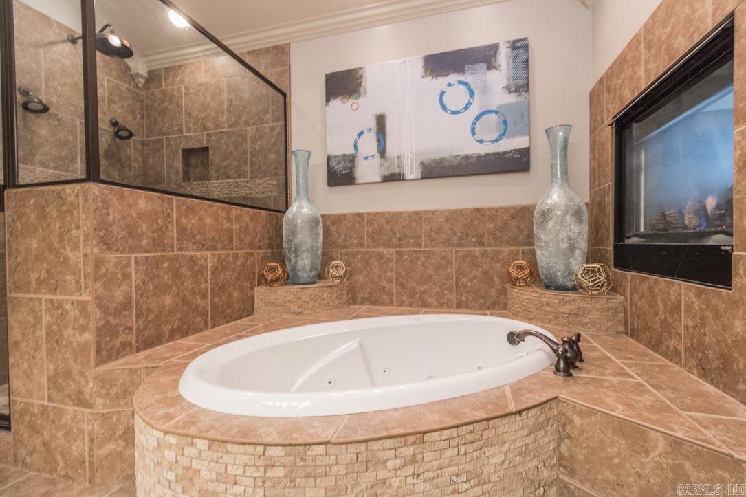 COUNTRY CLUB OF ARK THE - Residential Lease