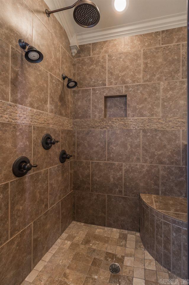 COUNTRY CLUB OF ARK THE - Residential Lease