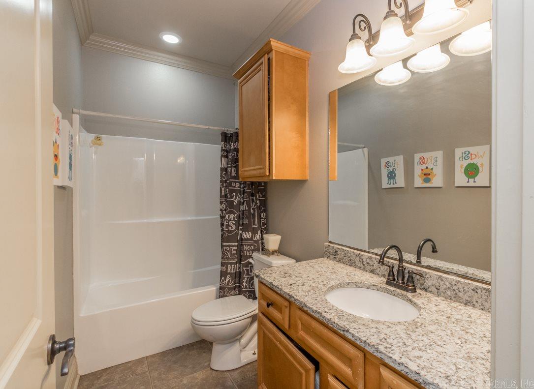 COUNTRY CLUB OF ARK THE - Residential Lease