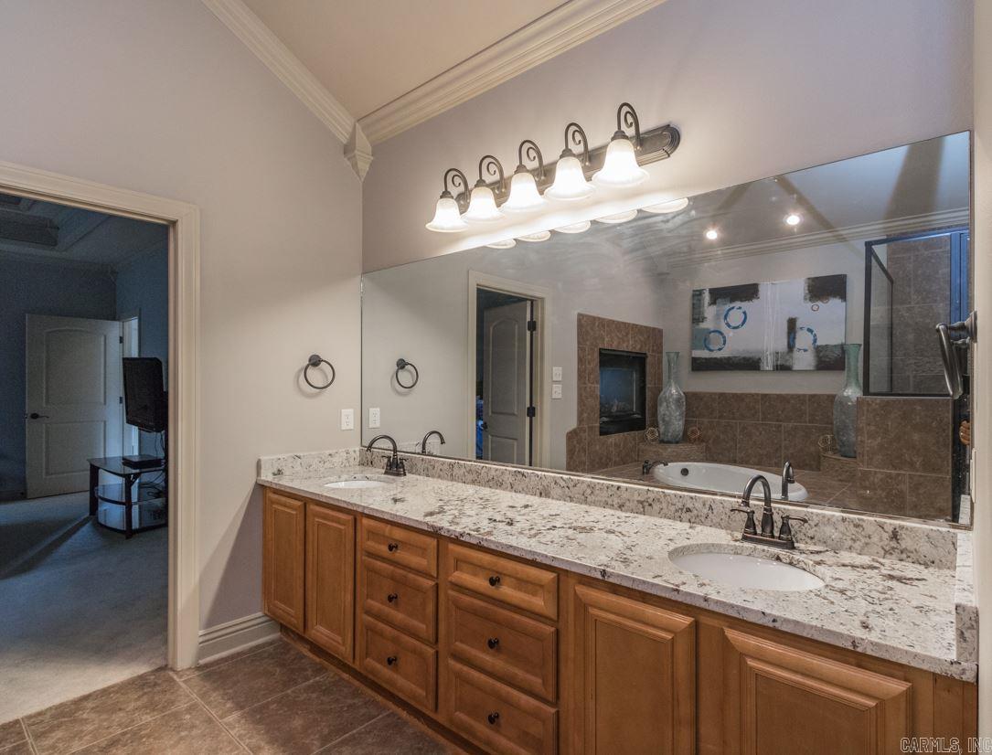 COUNTRY CLUB OF ARK THE - Residential Lease