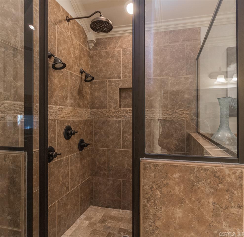 COUNTRY CLUB OF ARK THE - Residential Lease