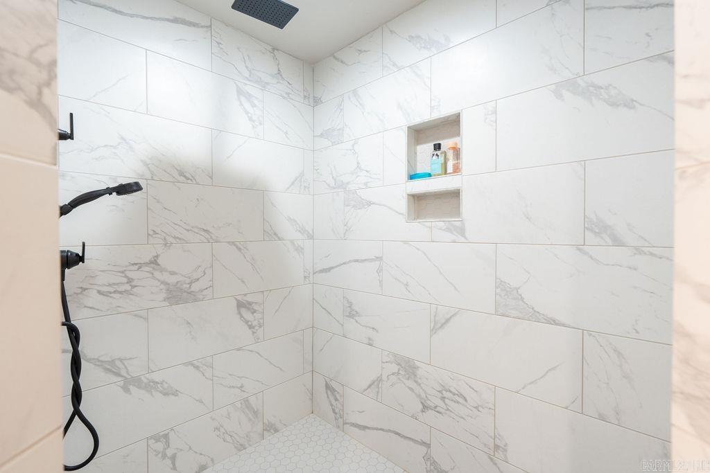 EDGEWATER COVE - Residential