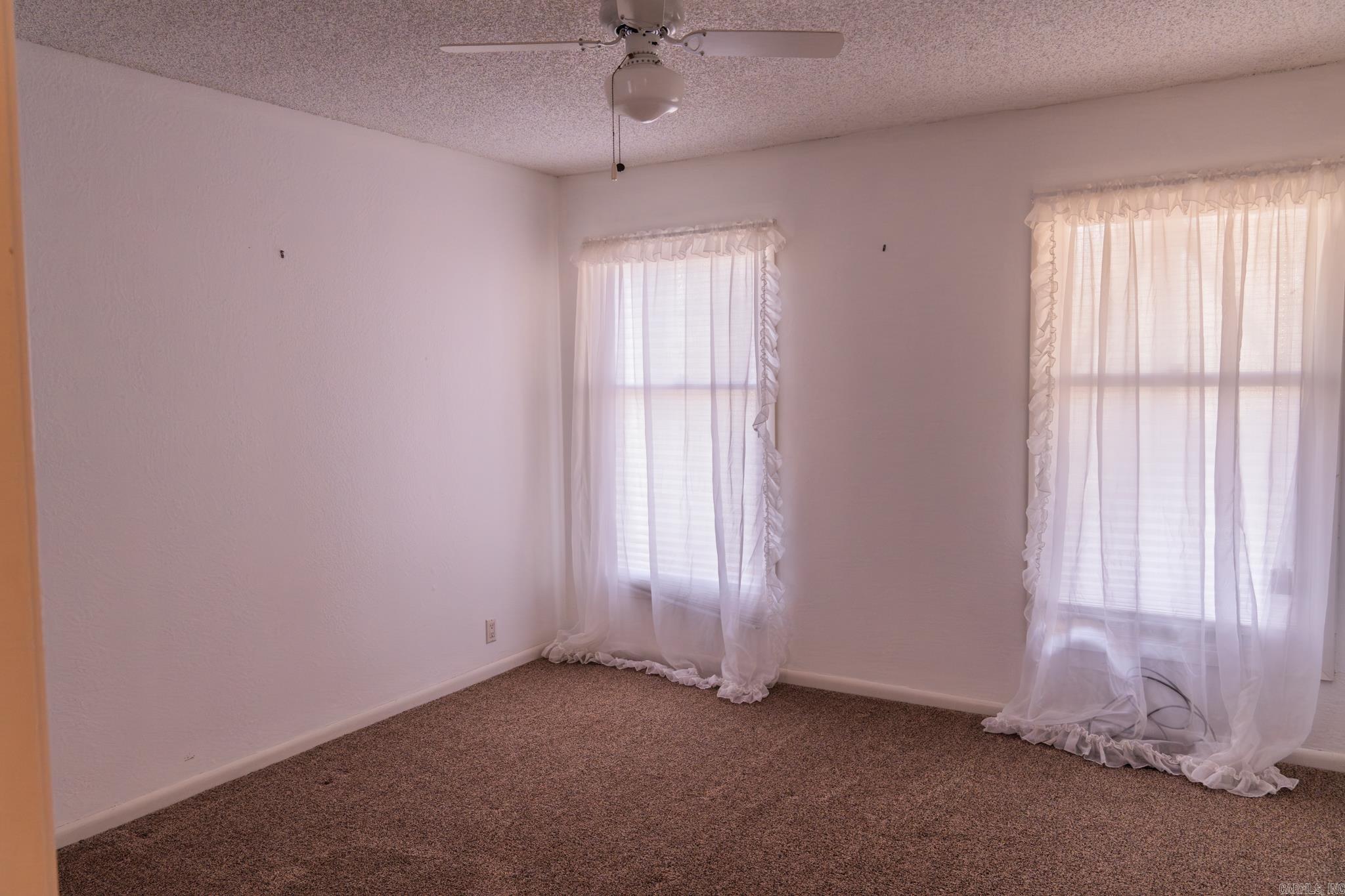 VALENCIA COURTS - Residential